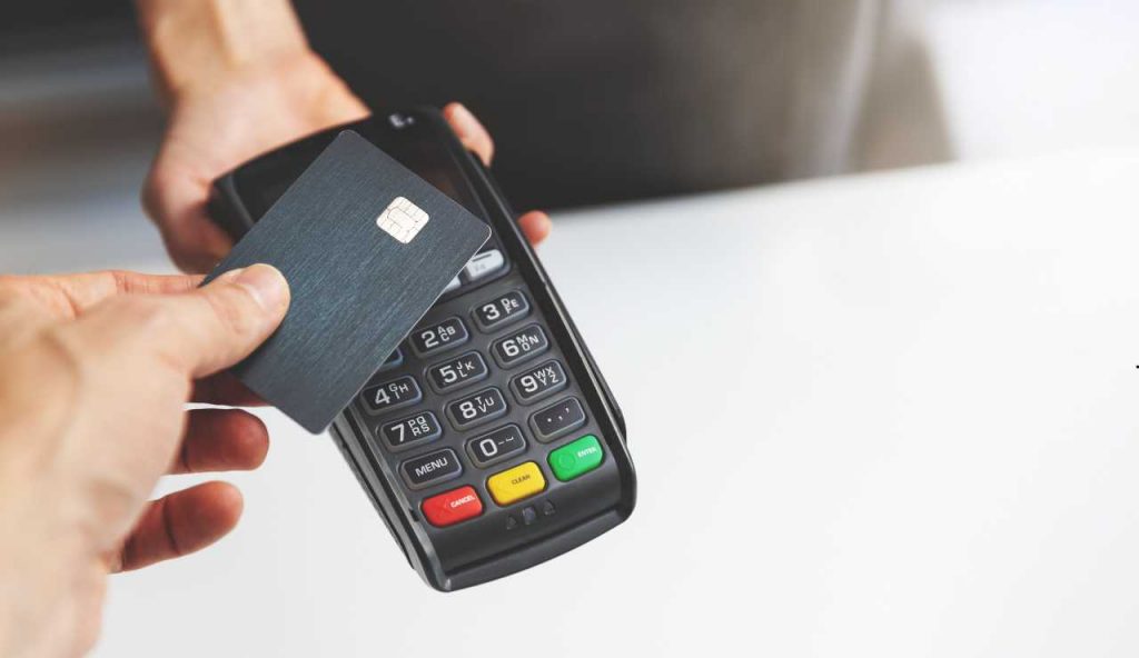 Pagamento con POS - fonte_Canva - LaSvolta.it