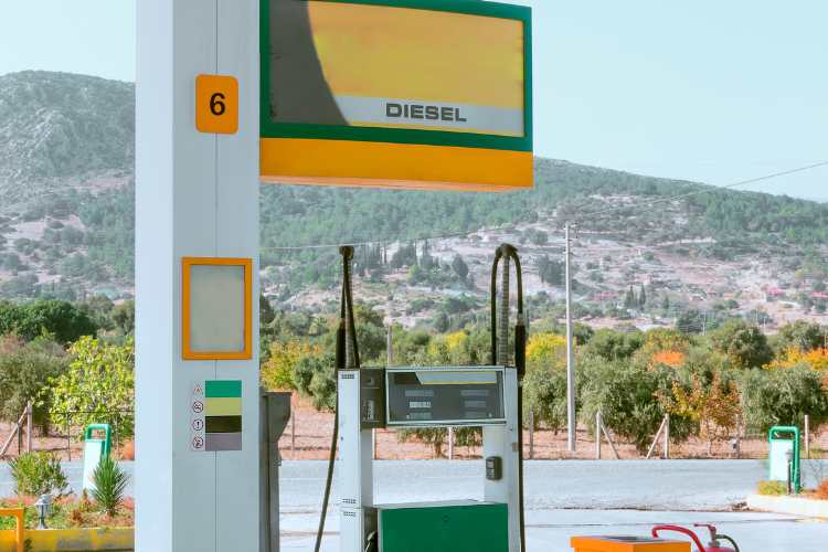 Pompa di benzina - fonte_Canva - LaSvolta.it