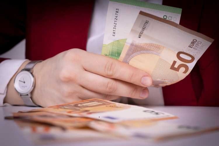 Risparmio - fonte_Canva - LaSvolta.it