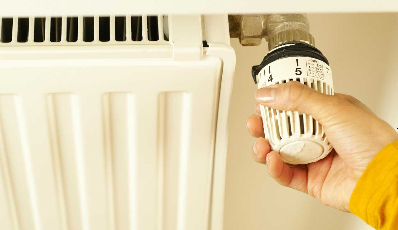 L’estate è ufficialmente finita, da domani passi DAL CONDIZIONATORE AL TERMOSIFONE | Preparati a tirar fuori i maglioni