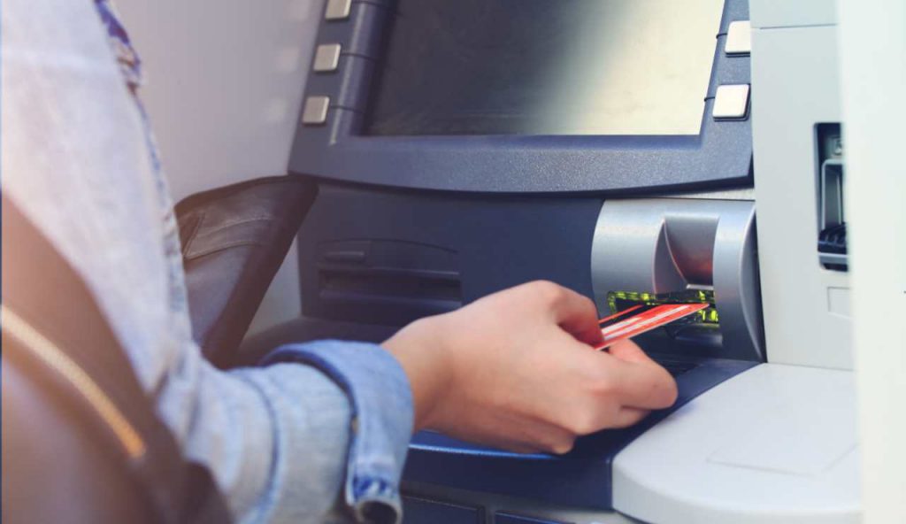 Bancomat - fonte_Canva - LaSvolta.it