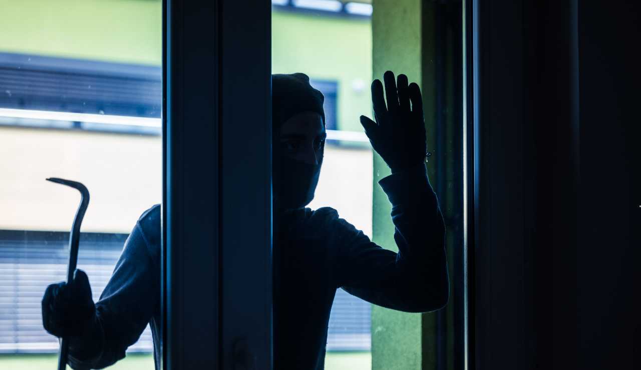 FURTI IN CASA in aumento, ecco come puoi salvare tutti i tuoi beni | Lo rivelano i ladri “noi non entriamo”