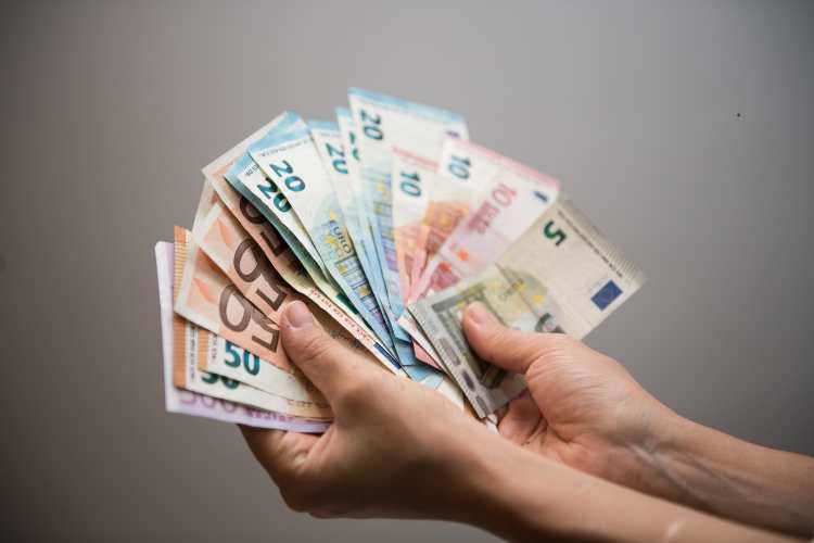 Risparmio - fonte_Canva - LaSvolta.it
