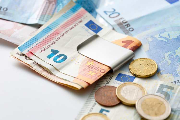 Banconote - fonte_Canva - LaSvolta.it