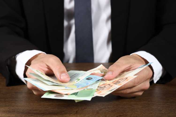 Cartelle pazze - fonte_Canva - LaSvolta.it