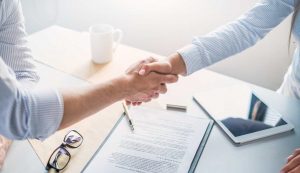 Contratto di lavoro - fonte_Canva - LaSvolta.it