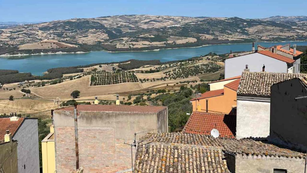 Il paese dove non si pagano tasse - fonte_Facebook - Lasvolta.it