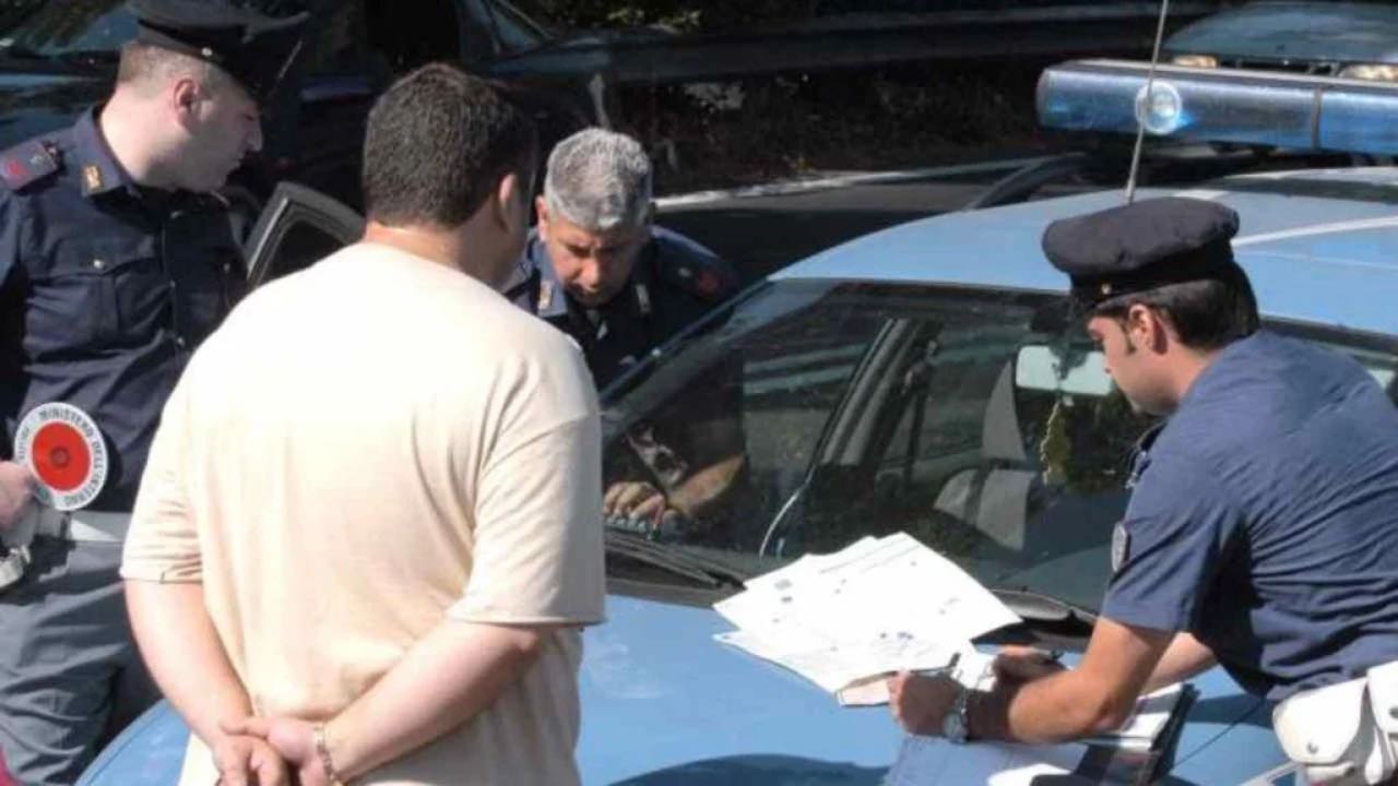 Posto di blocco - fonte_Ansa - LaSvolta.it