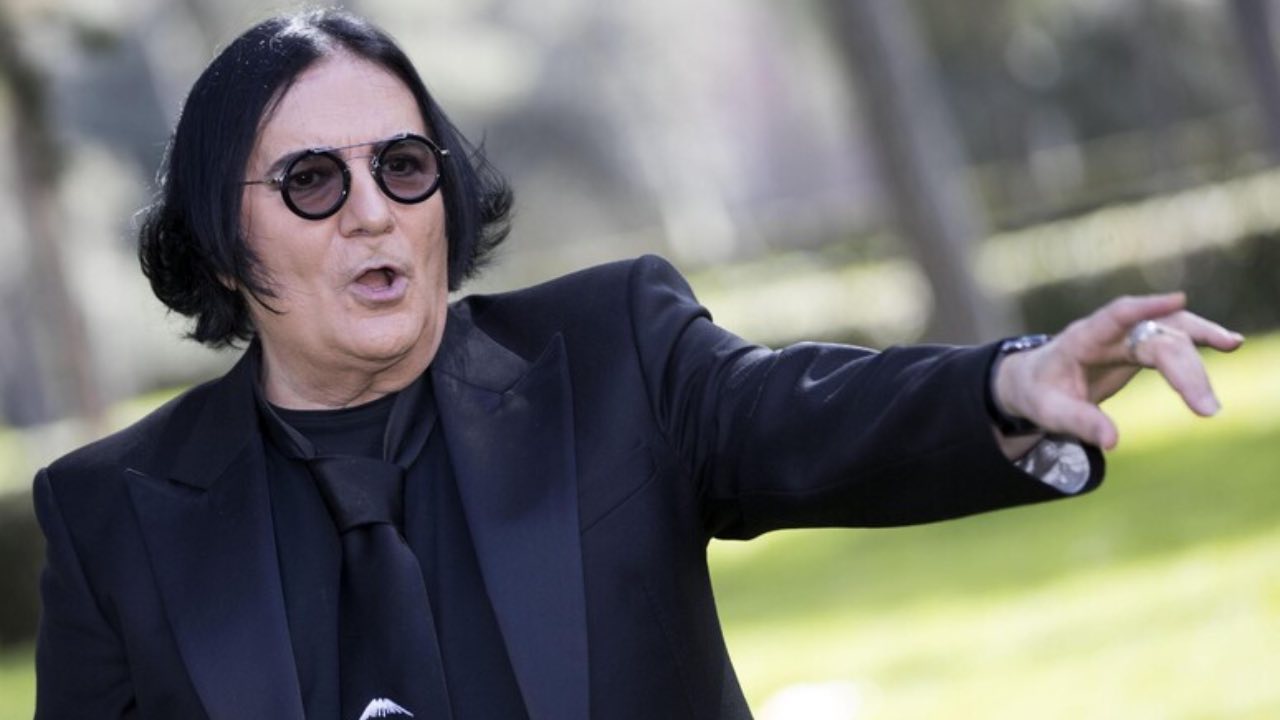 Renato Zero protagonista del folle scontro: “Abbiamo litigato come una coppia di innamorati” | Adesso lo sanno proprio tutti