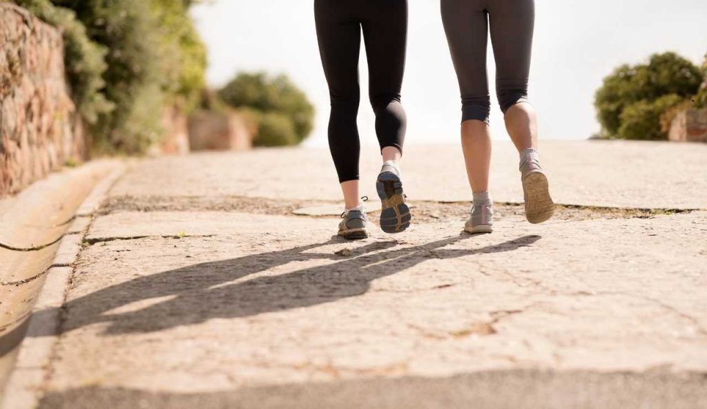 Camminare - fonte_Canva - LaSvolta.it